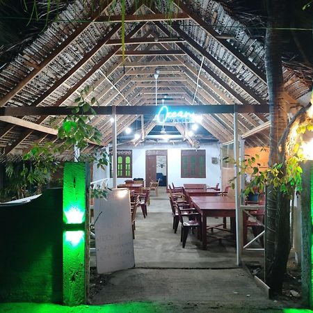 Ocean Oasis Restaurant And Rooms 트링코말리 외부 사진
